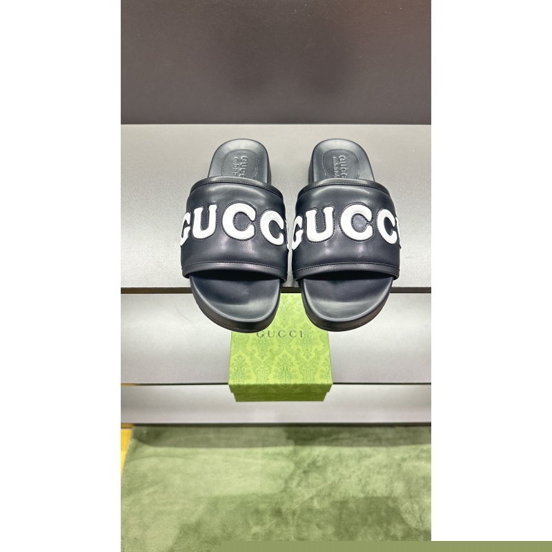 G*u*i slippers